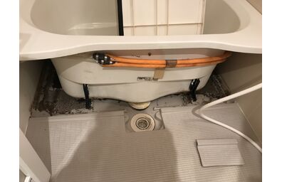 浴室エプロン内部清掃前