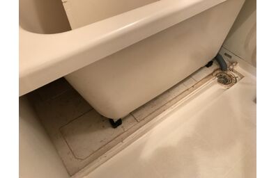 浴室内部清掃前