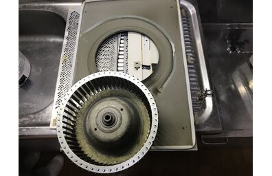 キッチン換気扇部品施工前