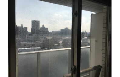 窓ガラス清掃前