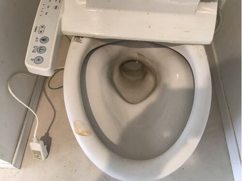 トイレ内部清掃前