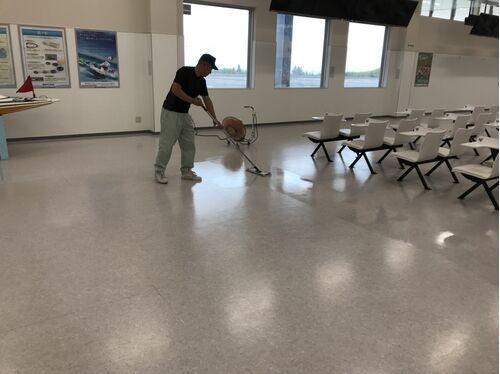 ワックス塗布中