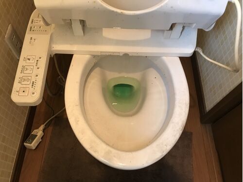 トイレ内部清掃前