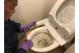 トイレ清掃中